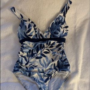 One piece pretty swim suite